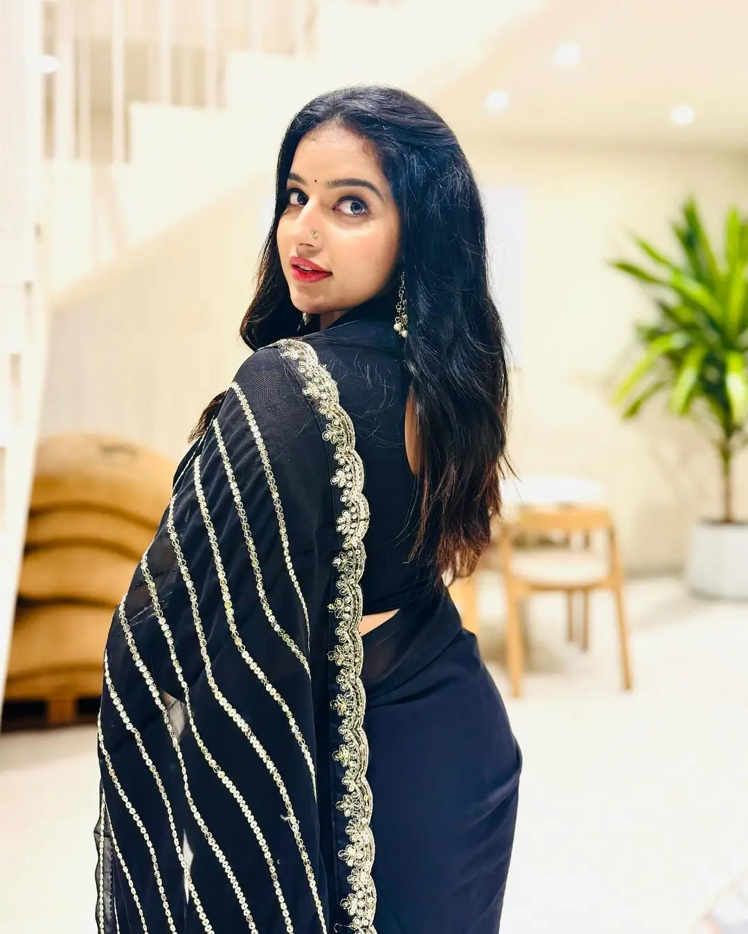 MALAYALAM ACTRESS MALAVIKA MENON IN BLACK SAREE BLOUSE